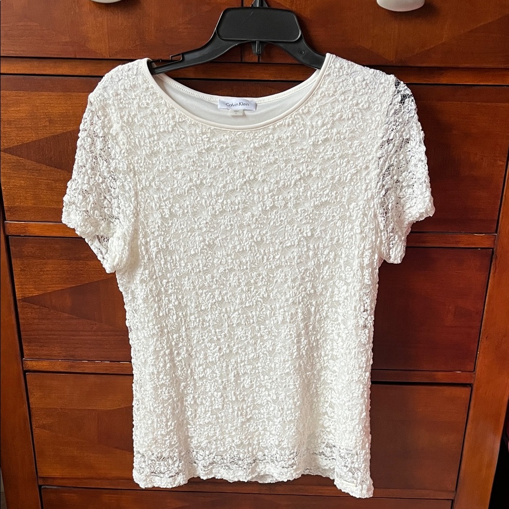 Calvin Klein Women's Off-White Lace Short Sleeved Top With Lining - Large